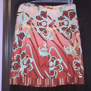 Ann Taylor LOFT floral skirt. Size 2P. 19 1/2”